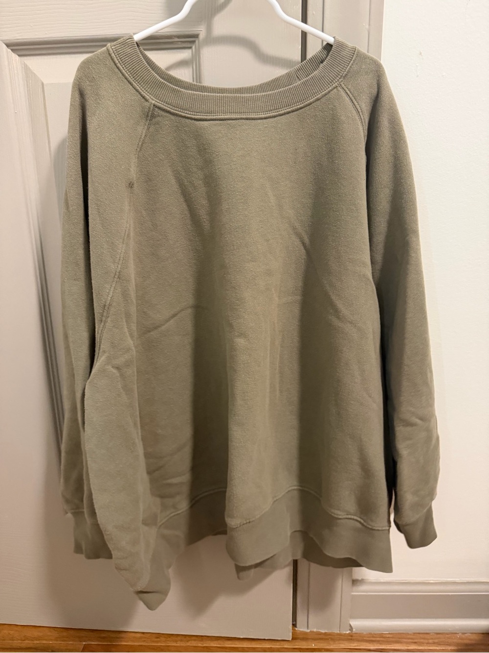 Old Navy Women's Crewneck Sweatshirt in Olive Green